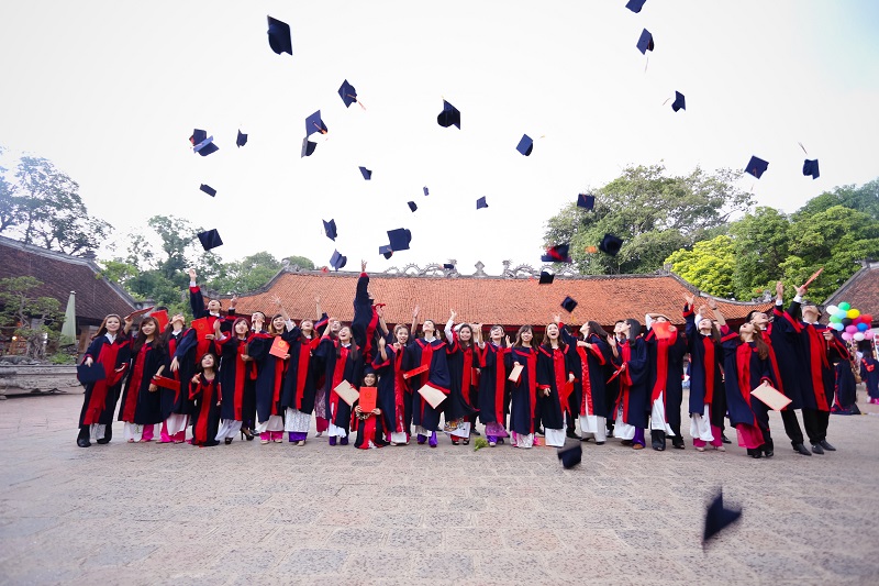 Hình ảnh ngày tốt nghiệp của sinh viên
