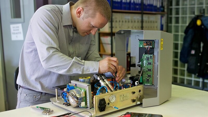 Một nhân viên bảo trì điện cần có những tố chất nào?