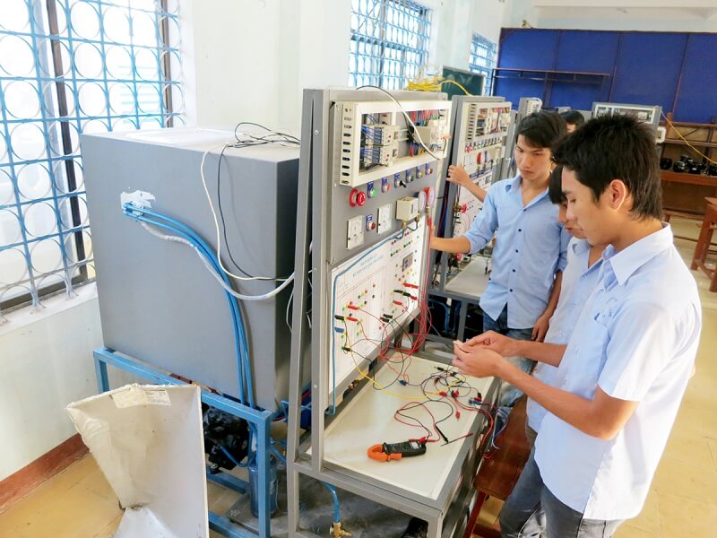 Thái độ ứng xử và trang phục