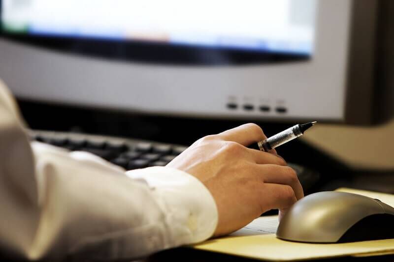 Làm CV xin việc trên máy tính là như thế nào?