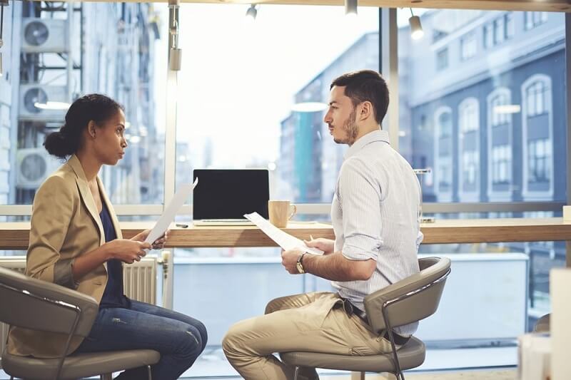Luôn tỏ thái độ nhiệt tình, hòa đồng và dễ gần