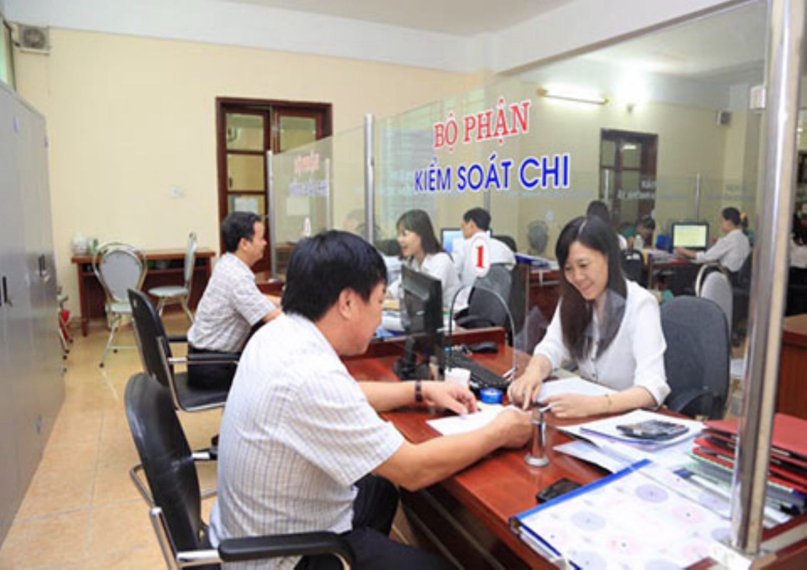 chính sách cho cán bộ không chuyên trách là gì