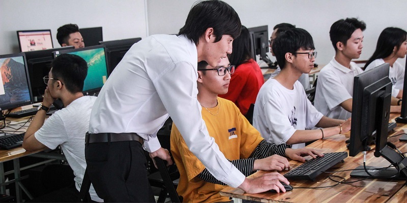 Học công nghệ thông tin tại các trường tầm trung