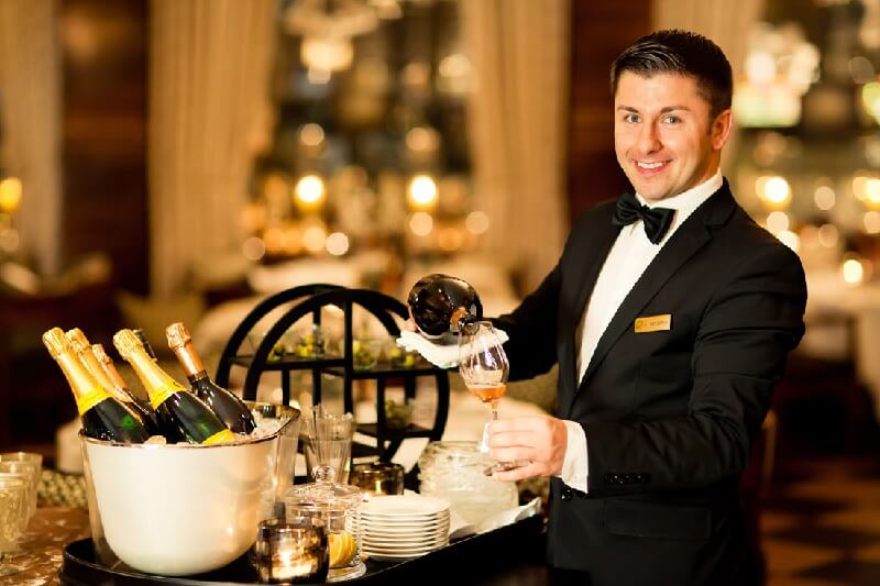 Gợi ý về điều cơ bản nhất giúp bạn có được CV quản lý nhà hàng chuẩn 