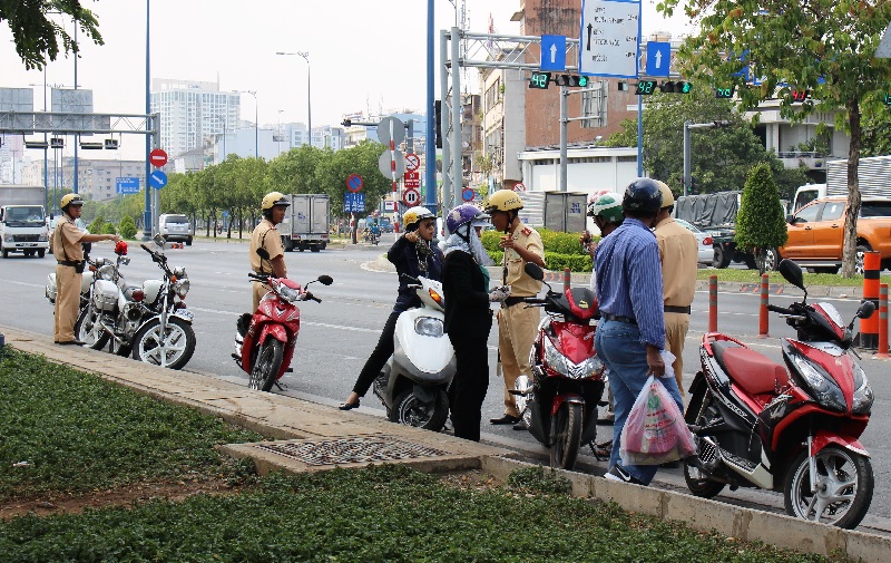 Mức phạt đối với người đi xe gắn máy