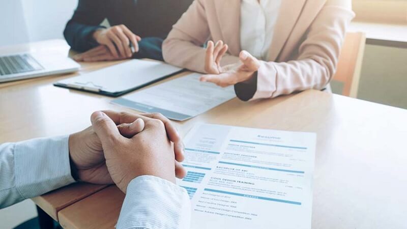 Nên duy trì phong thái tự tin từ đầu đến cuối