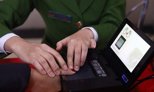 Chụp ảnh thu nhập vân tay