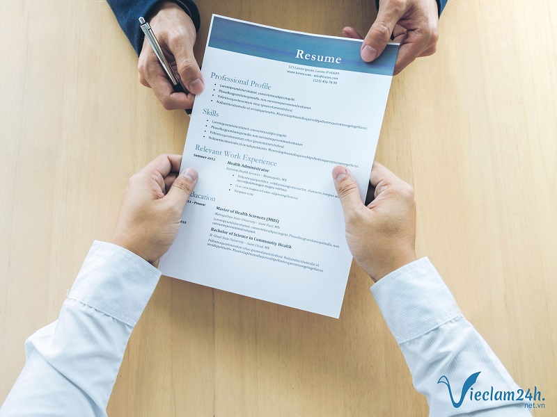 Đừng chỉ chú trọng viết bìa hồ sơ xin việc
