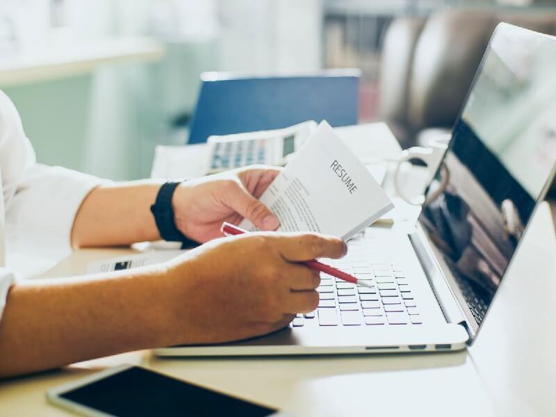 Nộp hồ sơ xin việc theo hai hình thức