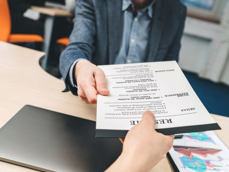 Nên nộp CV trực tiếp vào đầu tuần