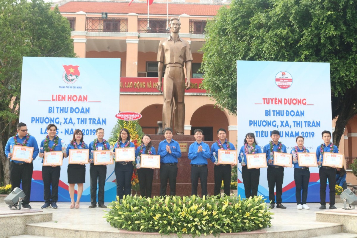 cán bộ không chuyên trách là gì - phó bí thư đoàn xã