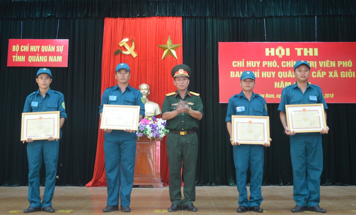 phó chỉ huy quân sự xã cán bộ không chuyên trách là gì