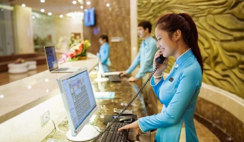 Môi trường làm việc của tiếp tân