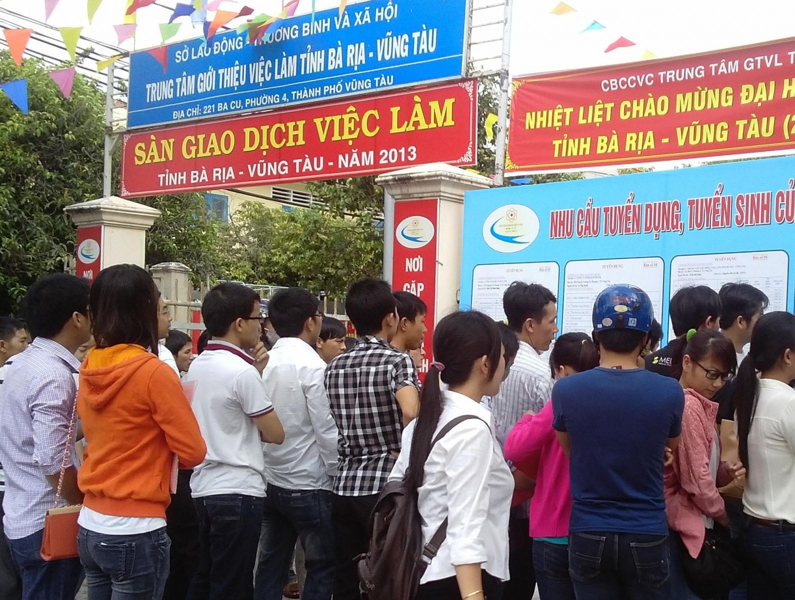 Trung tâm giới thiệu việc làm