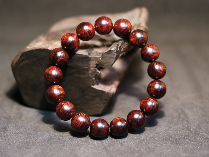 Nghề xâu hạt vòng tại nhà: Điểm nóng tuyển dụng bạn nên biết!