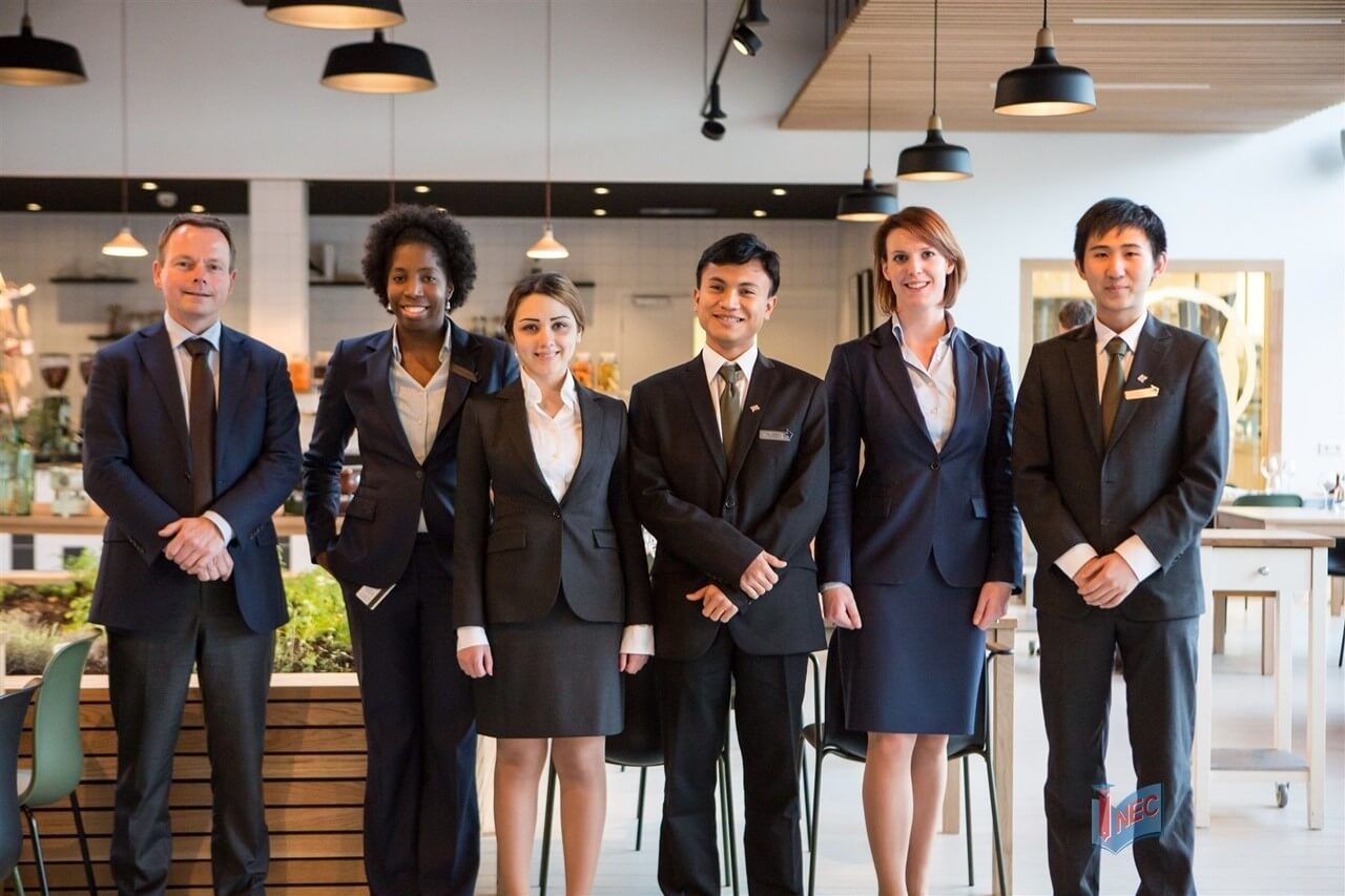 Tiết lộ bí quyết viết CV quản lý nhà hàng hút nhà tuyển dụng!